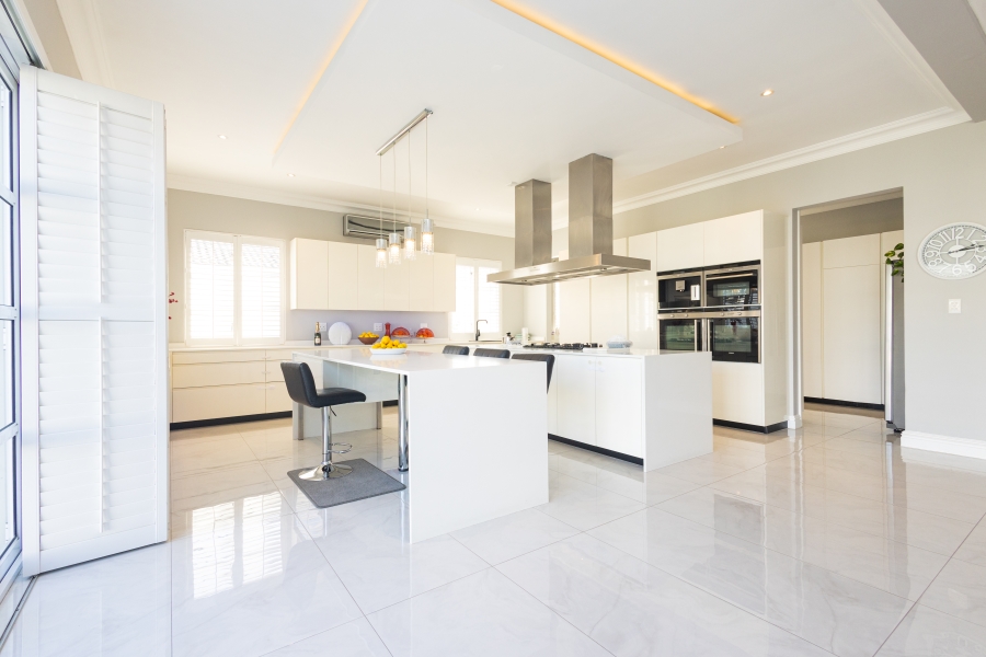 7 Bedroom Property for Sale in Flamingo Vlei Western Cape